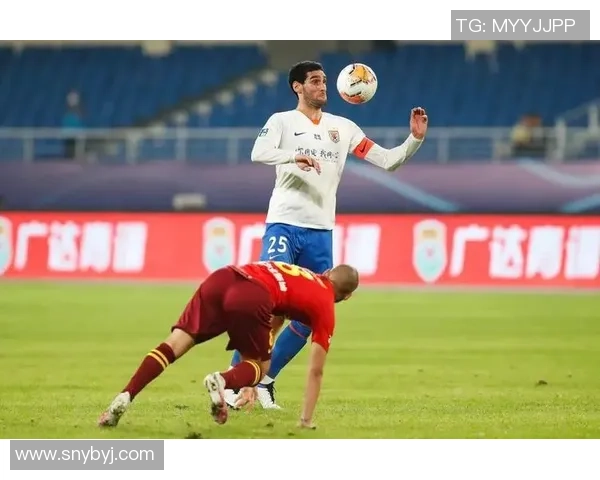 西甲激战利物浦小胜AC米兰帽子戏法引发争议判罚全场沸腾