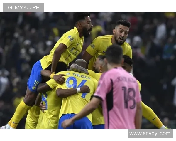 英超焦点战曼联与皇马战平一触即发的惨败瞬间引发全场热议